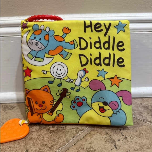NWOT Colorful Hey Diddle Diddle Soft Toy Book with Teether - Picture 1 of 4